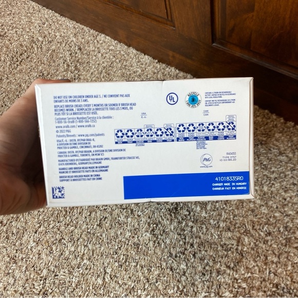 Oral-B iO Series 3 Luxe Rechargeable Toothbrush (Black) NEW/SEALED - Picture 3 of 7